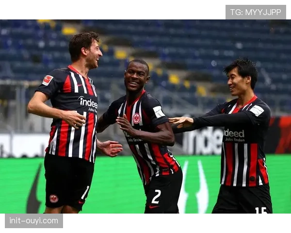 观点：德甲中下游球队普遍采用深度防守，迫使强队寻找更精细的反击起点